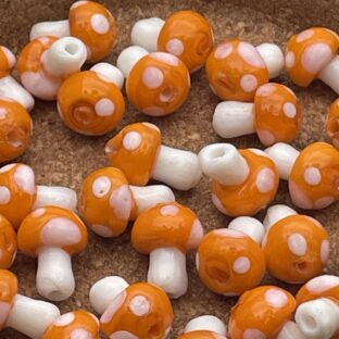 ガラスビーズ　ランプワーク　きのこ　オレンジ　5個入り【GB-LW-ｋORN】