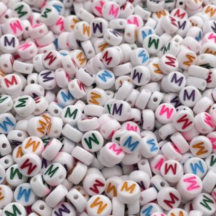 アクリルビーズ　アルファベットM　100個入り【AB‐EA-Mc】