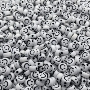 アクリルビーズ　スマイル　7㎜　ホワイト　100個入り【AB‐SMILE-WHT】